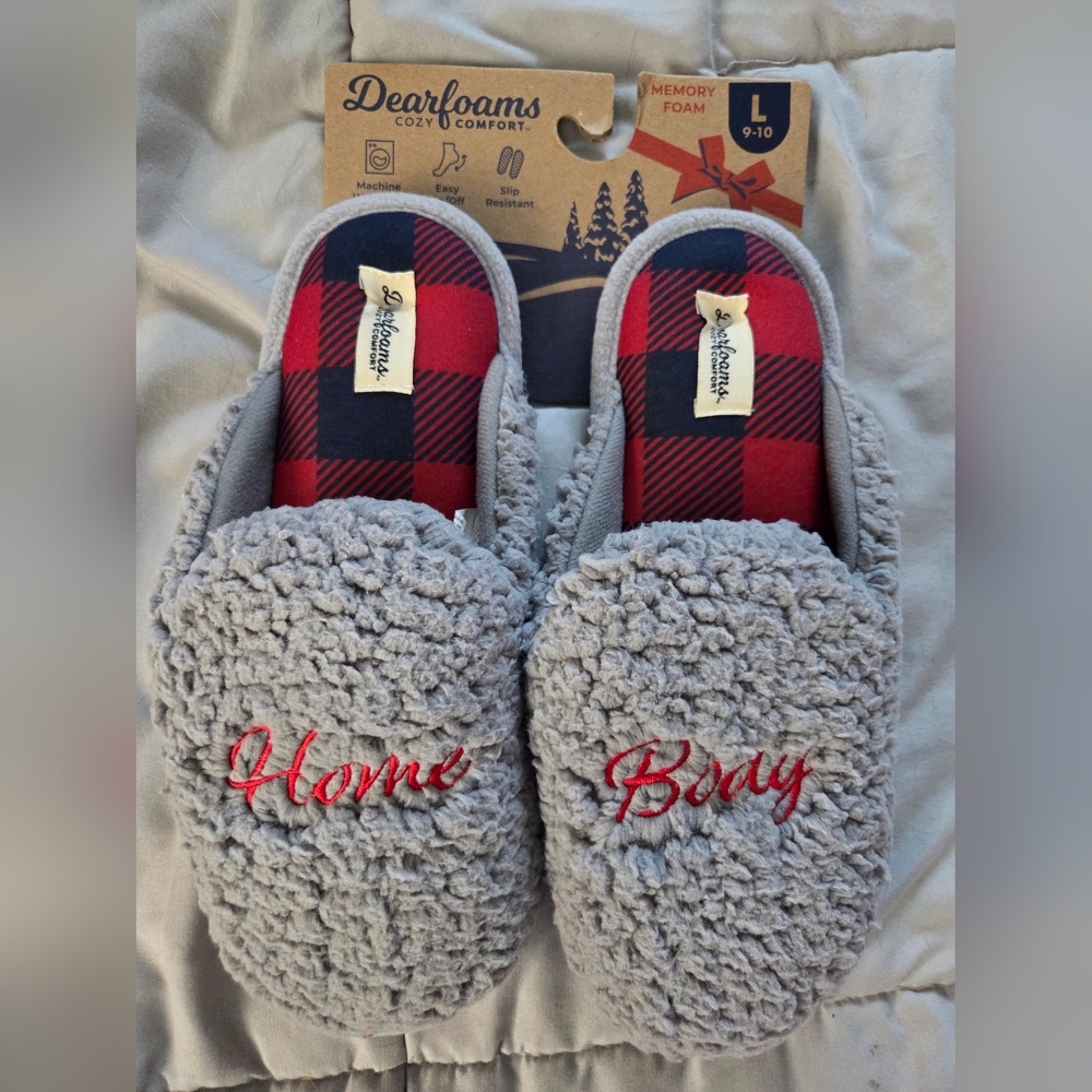 Brand new! Men's Dearfoams Cozy Gray Slippers with Red Plaid Lining